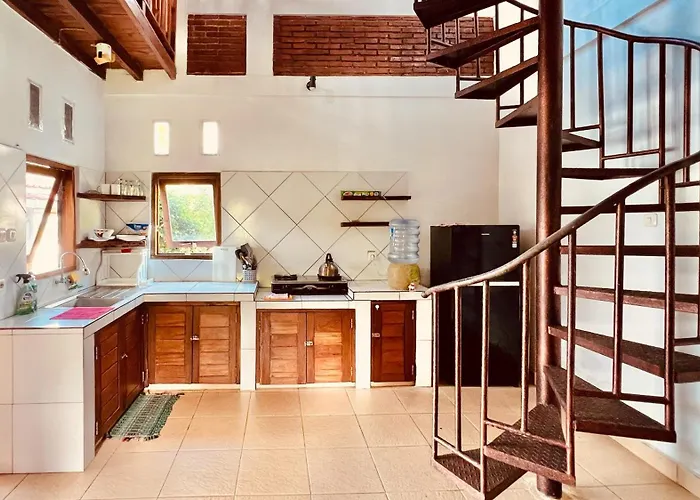 Yoga Bale House パダンバイ