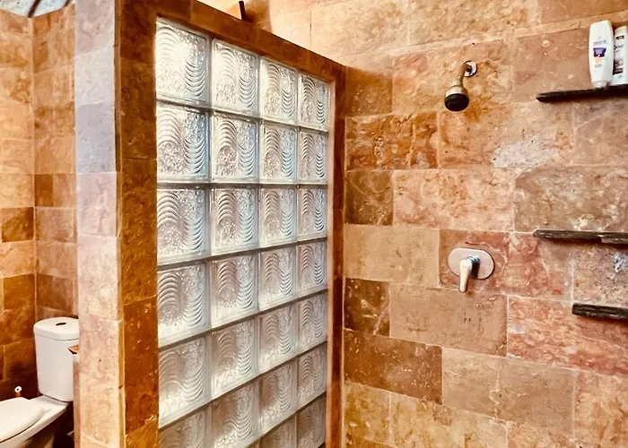 Yoga Bale House * パダンバイ