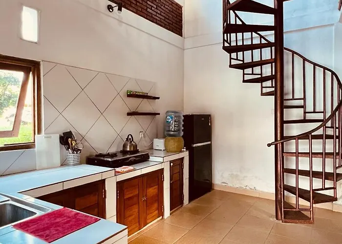 Yoga Bale House パダンバイ