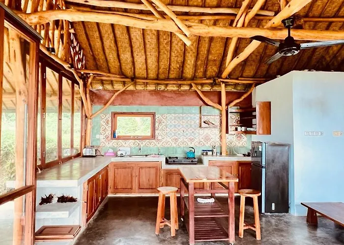 Yoga Bale House * パダンバイ